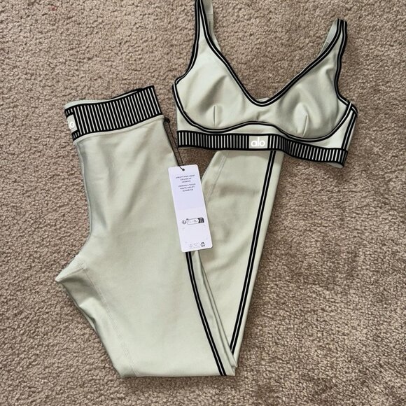 Auth Alo Yoga Airlift Line Up Bra And Airlift High-Waist 7/8 Line Up Legging Set - Picture 4 of 4